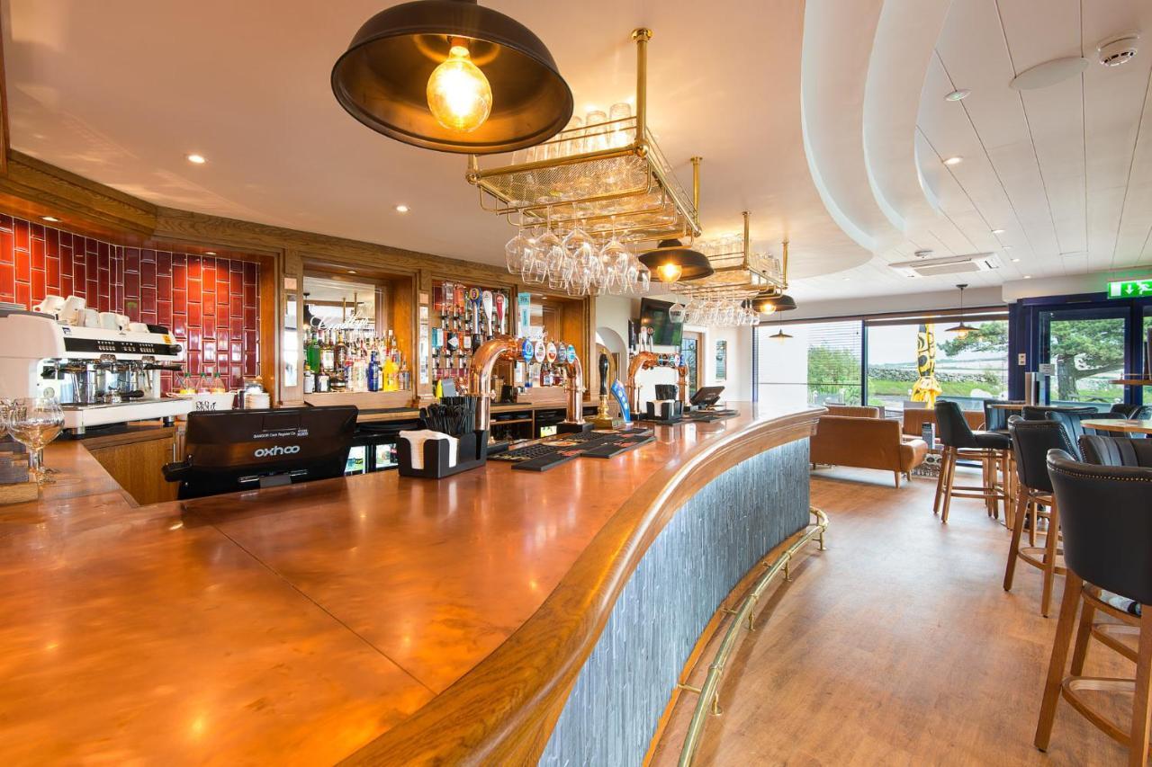 קמייס ביי Gwesty Gadlys Hotel מראה חיצוני תמונה