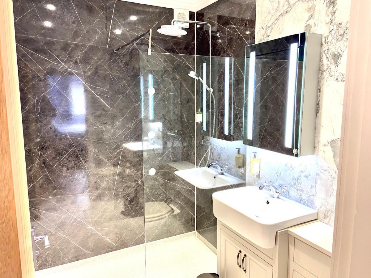 קמייס ביי Gwesty Gadlys Hotel מראה חיצוני תמונה